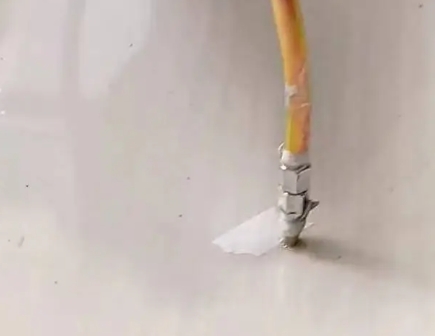 海林瓷砖空鼓维修公司专业解答在瓷砖铺贴过程中，如果使用的砂料过粗（如全部使用了粗砂），可能会导致以下问题